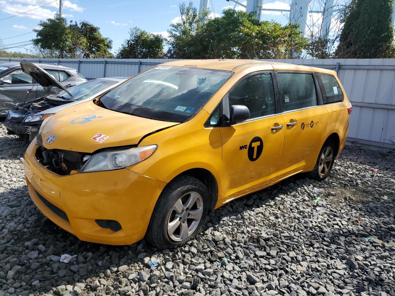 2016 TOYOTA SIENNA