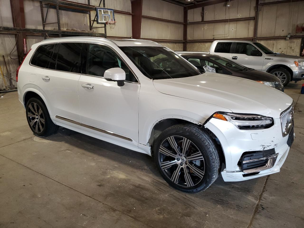 2022 VOLVO XC90