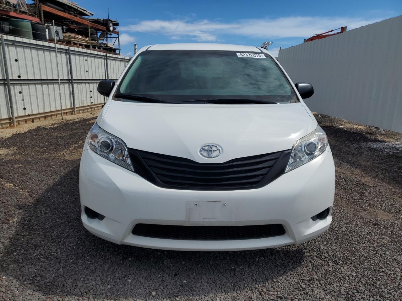 2014 TOYOTA SIENNA