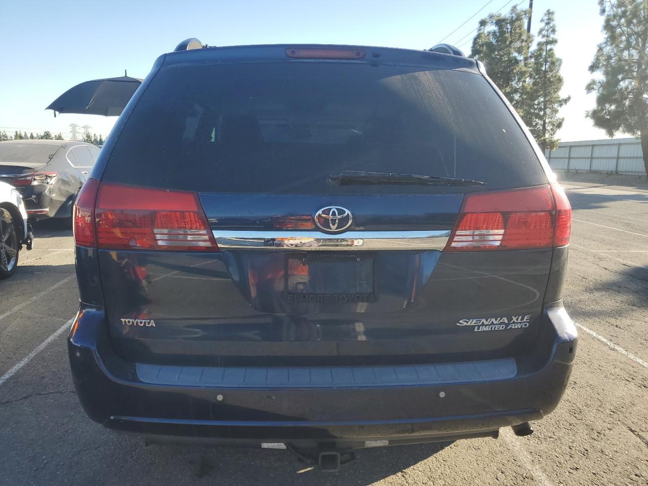 2005 TOYOTA SIENNA