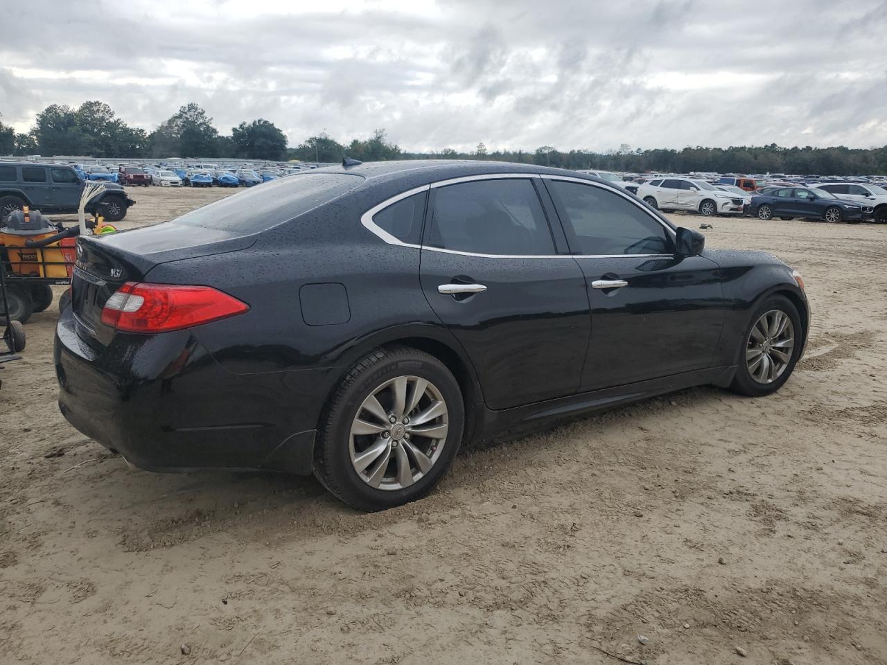 2011 INFINITI M37