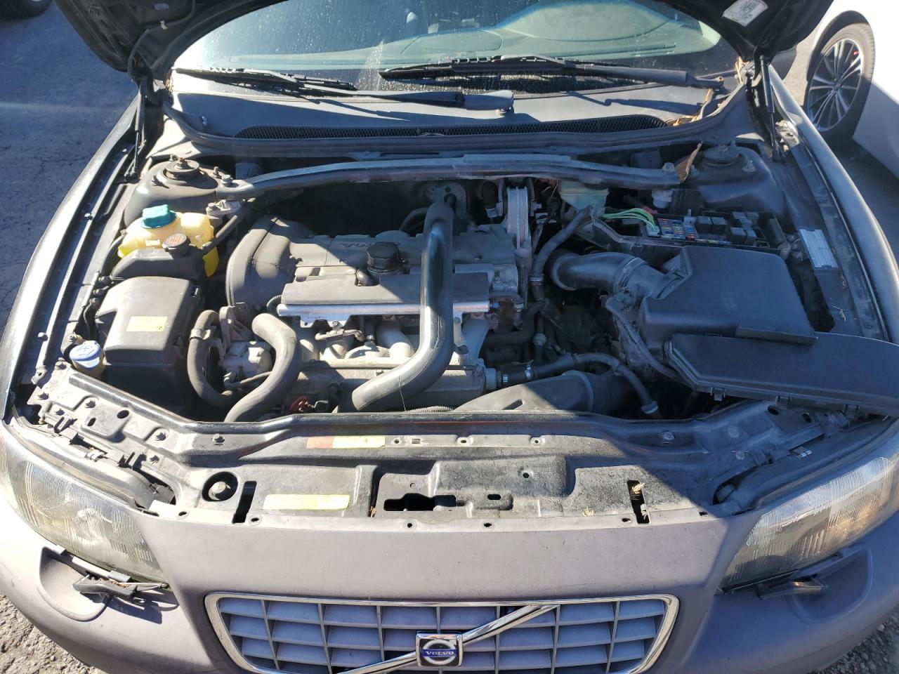2002 VOLVO V70
