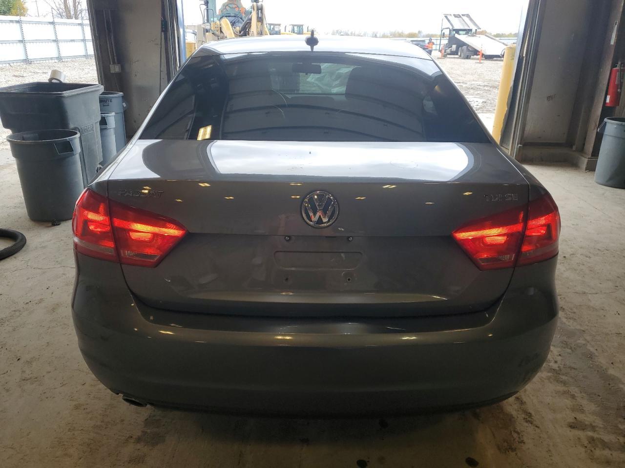 2015 VOLKSWAGEN Passat