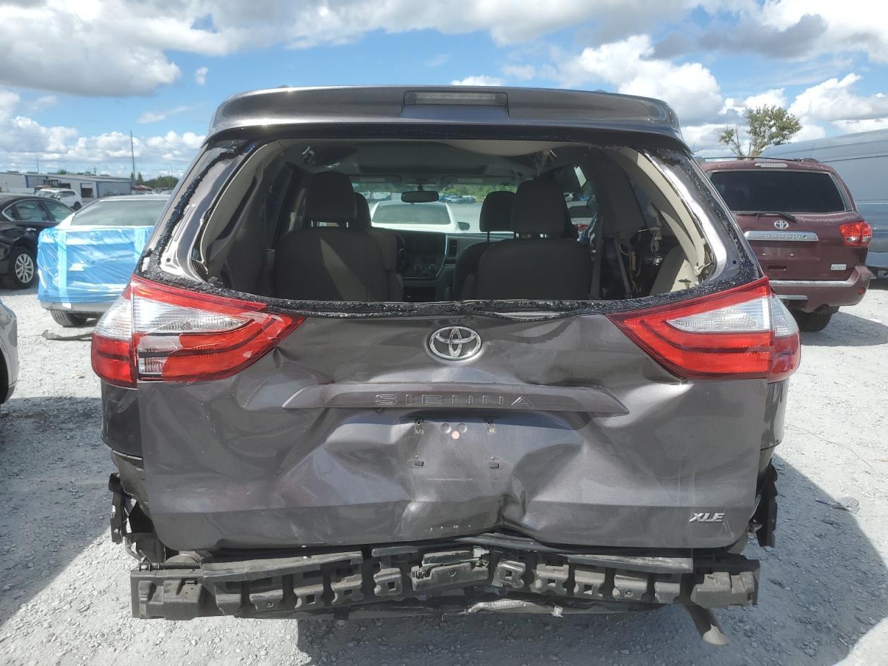 2016 TOYOTA SIENNA