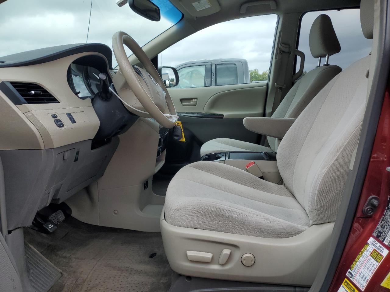 2013 TOYOTA SIENNA