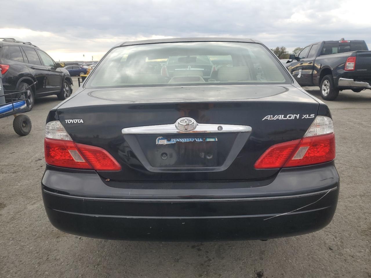 2004 TOYOTA Avalon