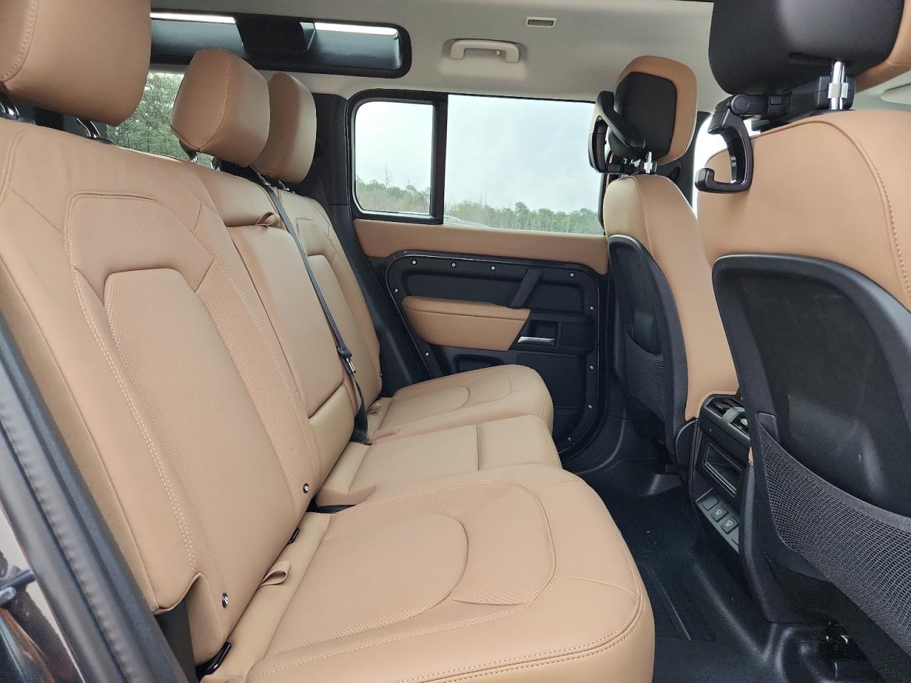2025 LAND ROVER Defender