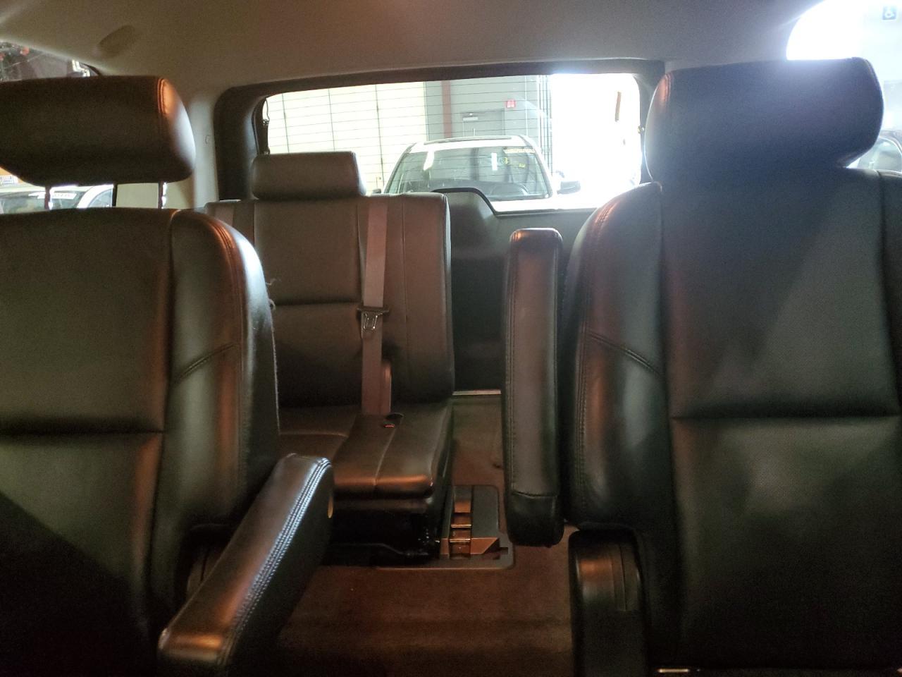 2010 CADILLAC ESCALADE
