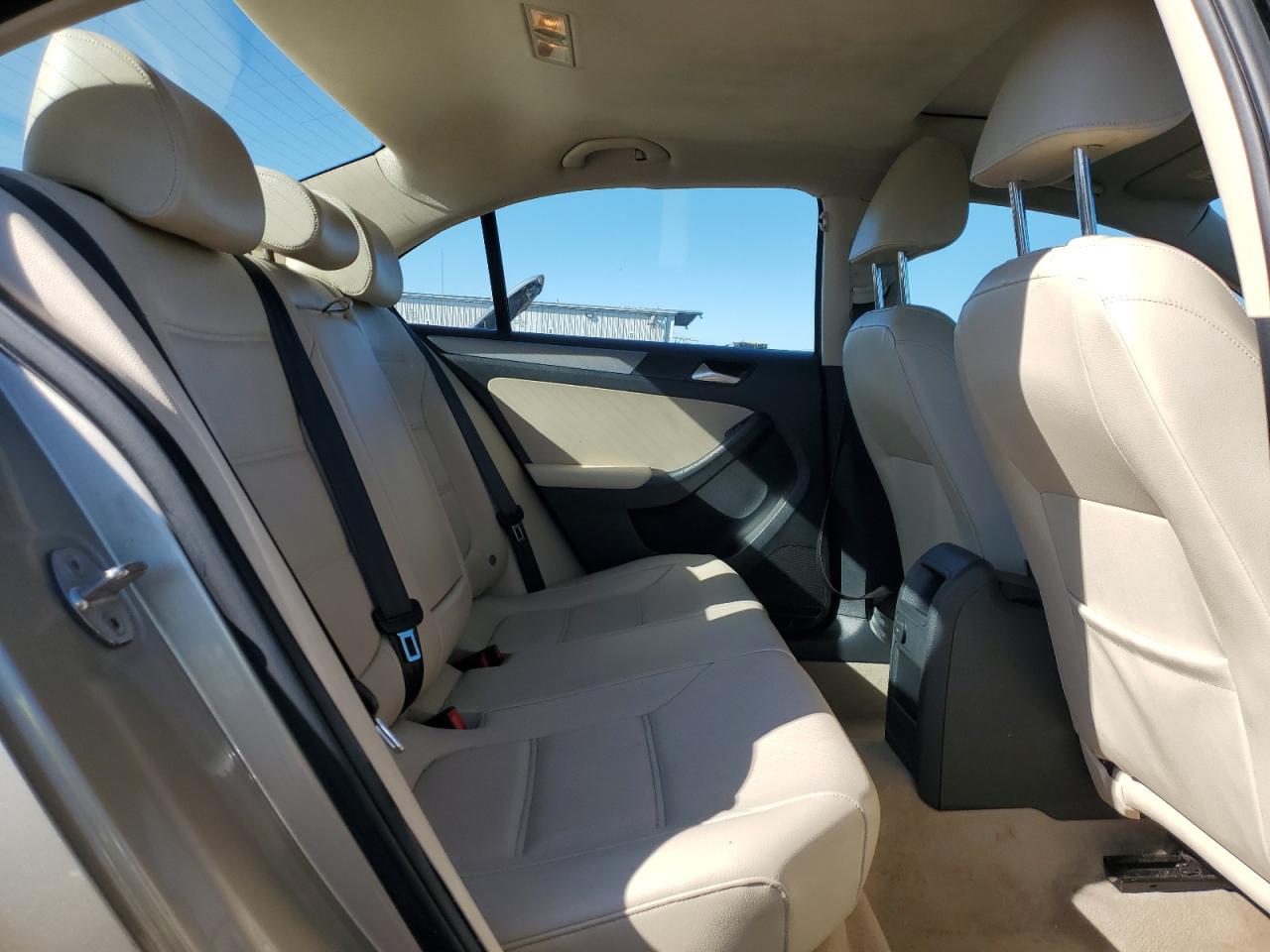 2016 VOLKSWAGEN JETTA
