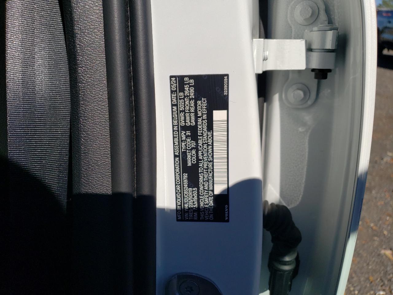 2025 VOLVO XC40