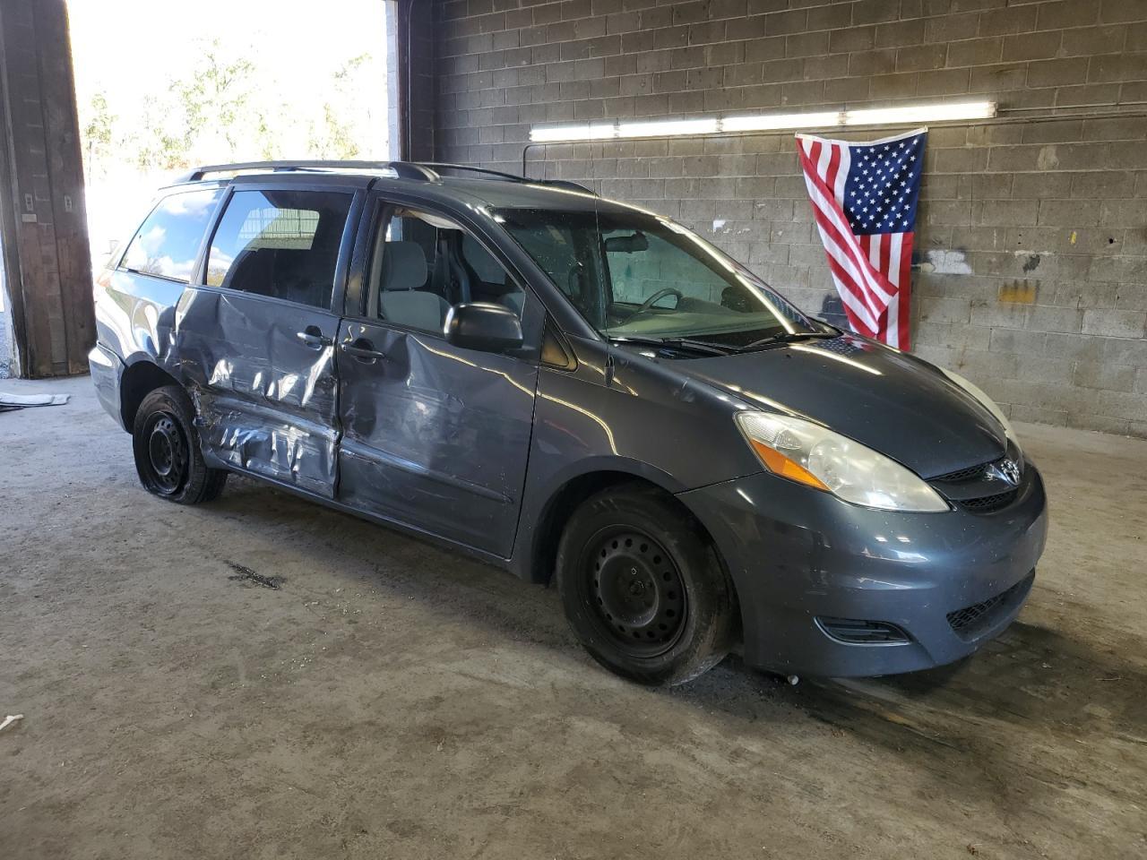 2009 TOYOTA SIENNA