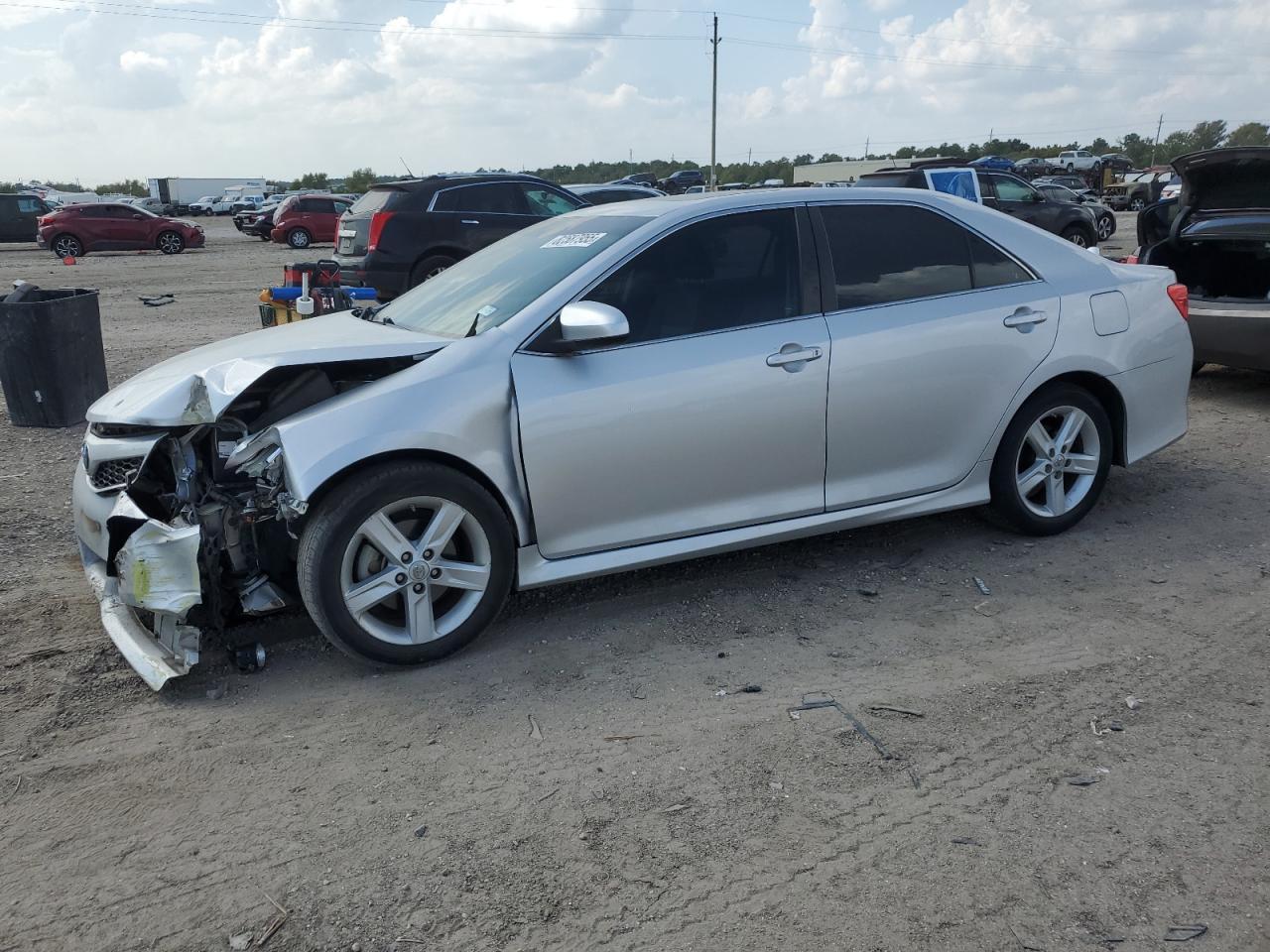 2014 TOYOTA CAMRY