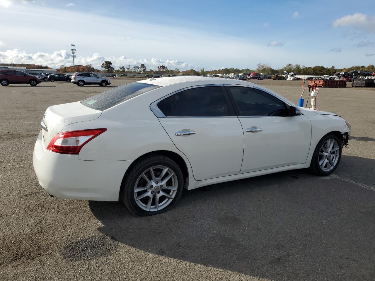 2009 NISSAN Maxima
