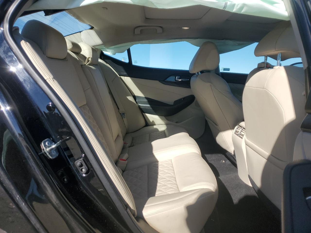 2017 NISSAN Maxima