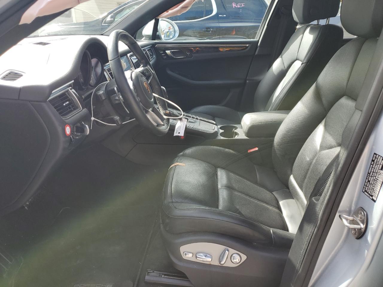 2018 PORSCHE Macan