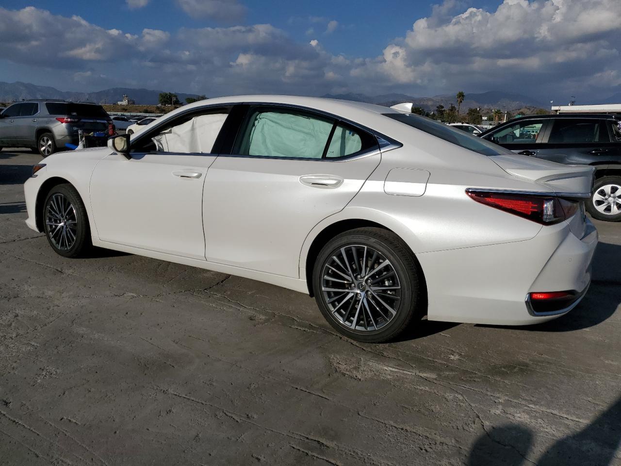 2025 LEXUS ES 300H