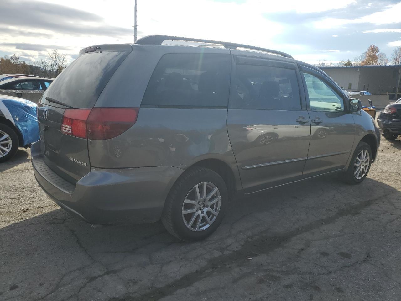 2005 TOYOTA SIENNA