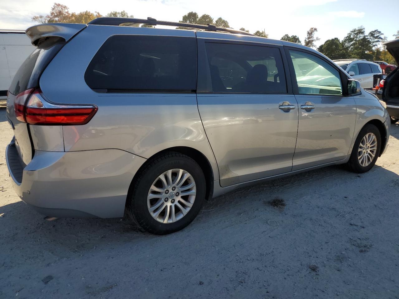2015 TOYOTA SIENNA