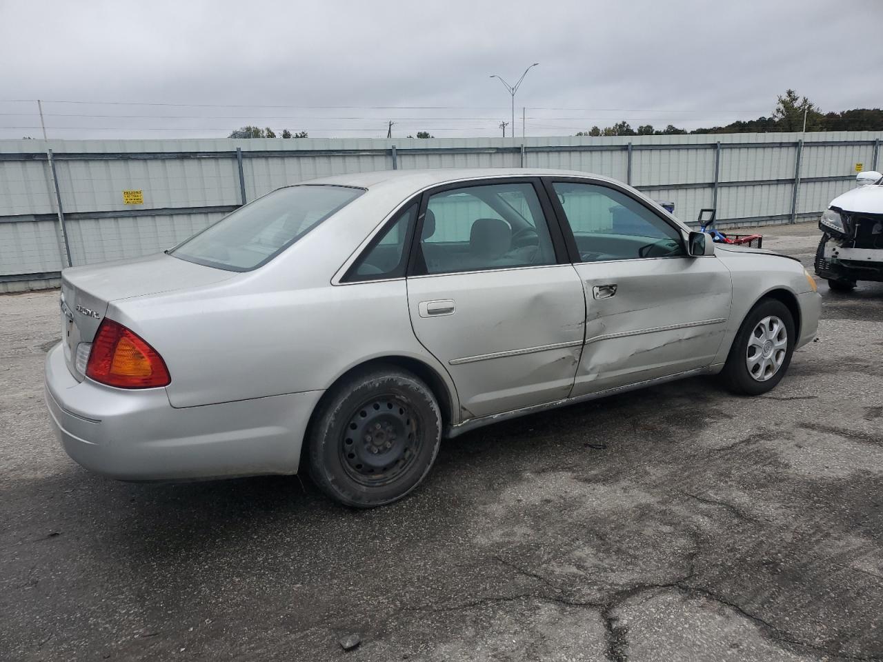 2001 TOYOTA Avalon