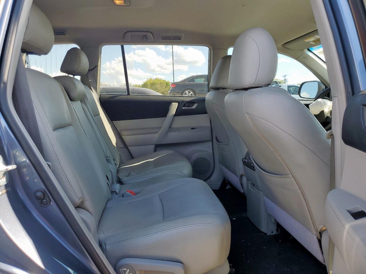 2013 TOYOTA HIGHLANDER
