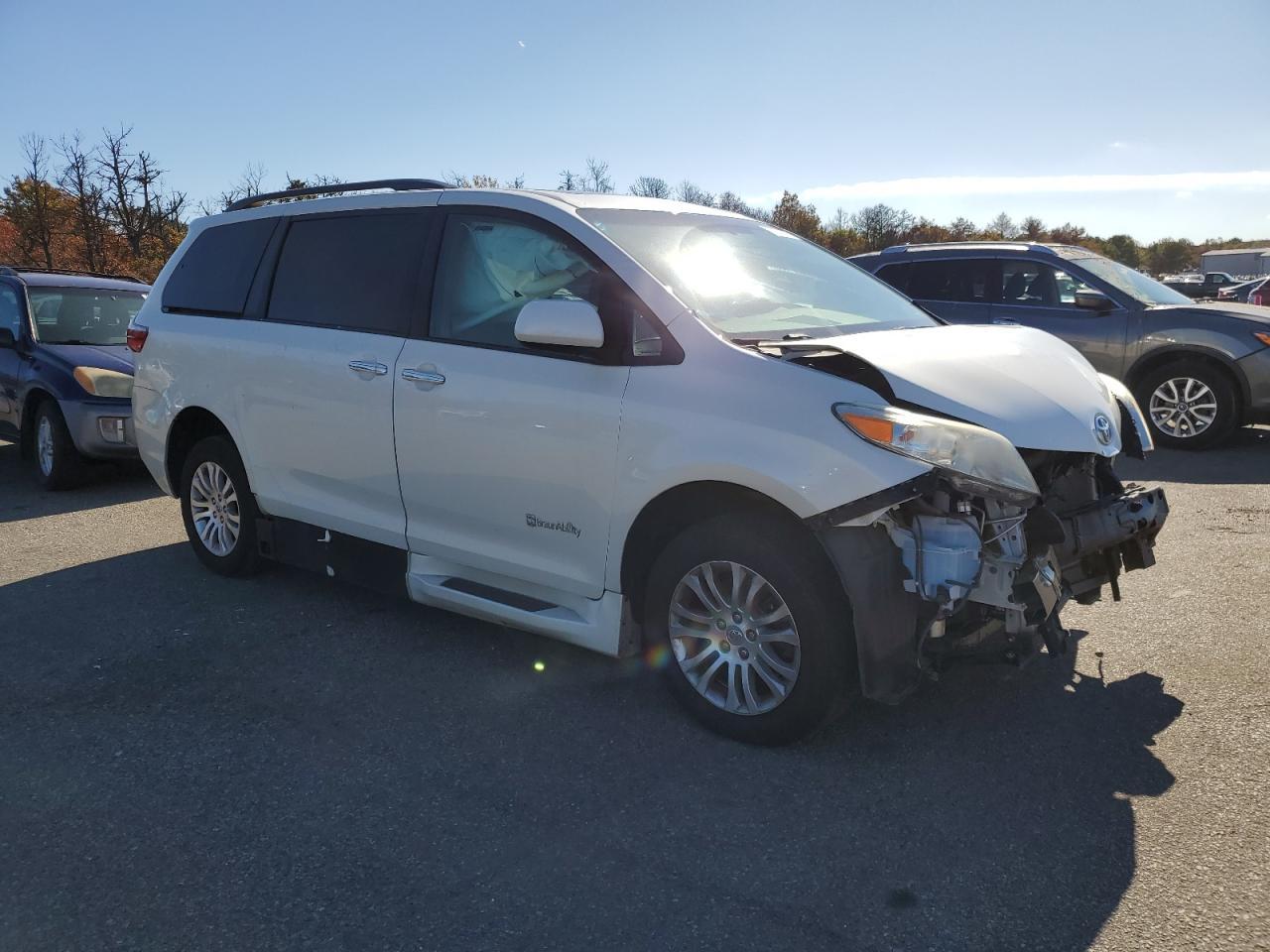 2016 TOYOTA SIENNA