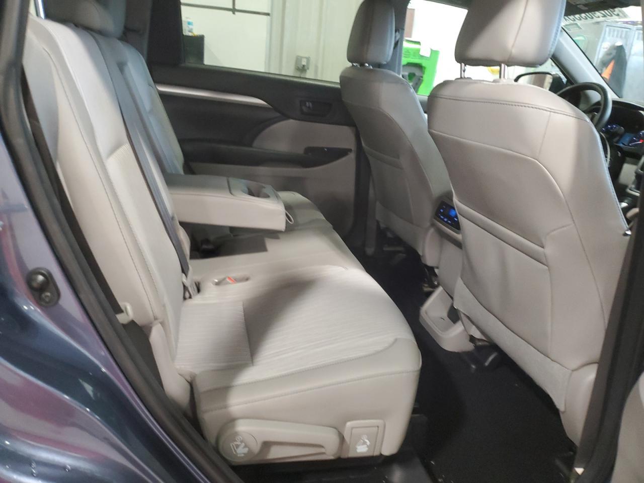2016 TOYOTA HIGHLANDER
