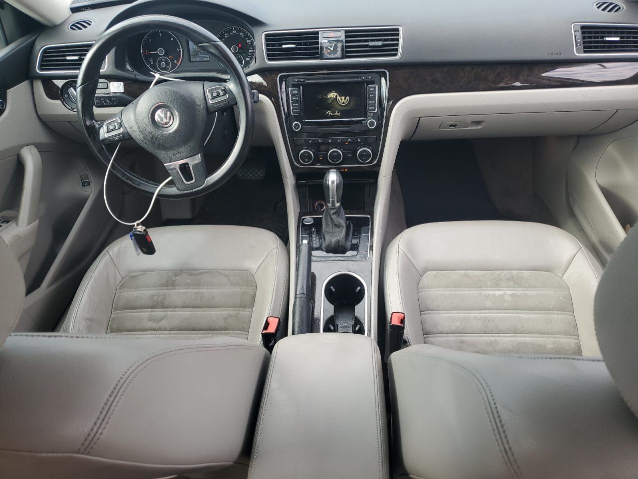 2014 VOLKSWAGEN Passat