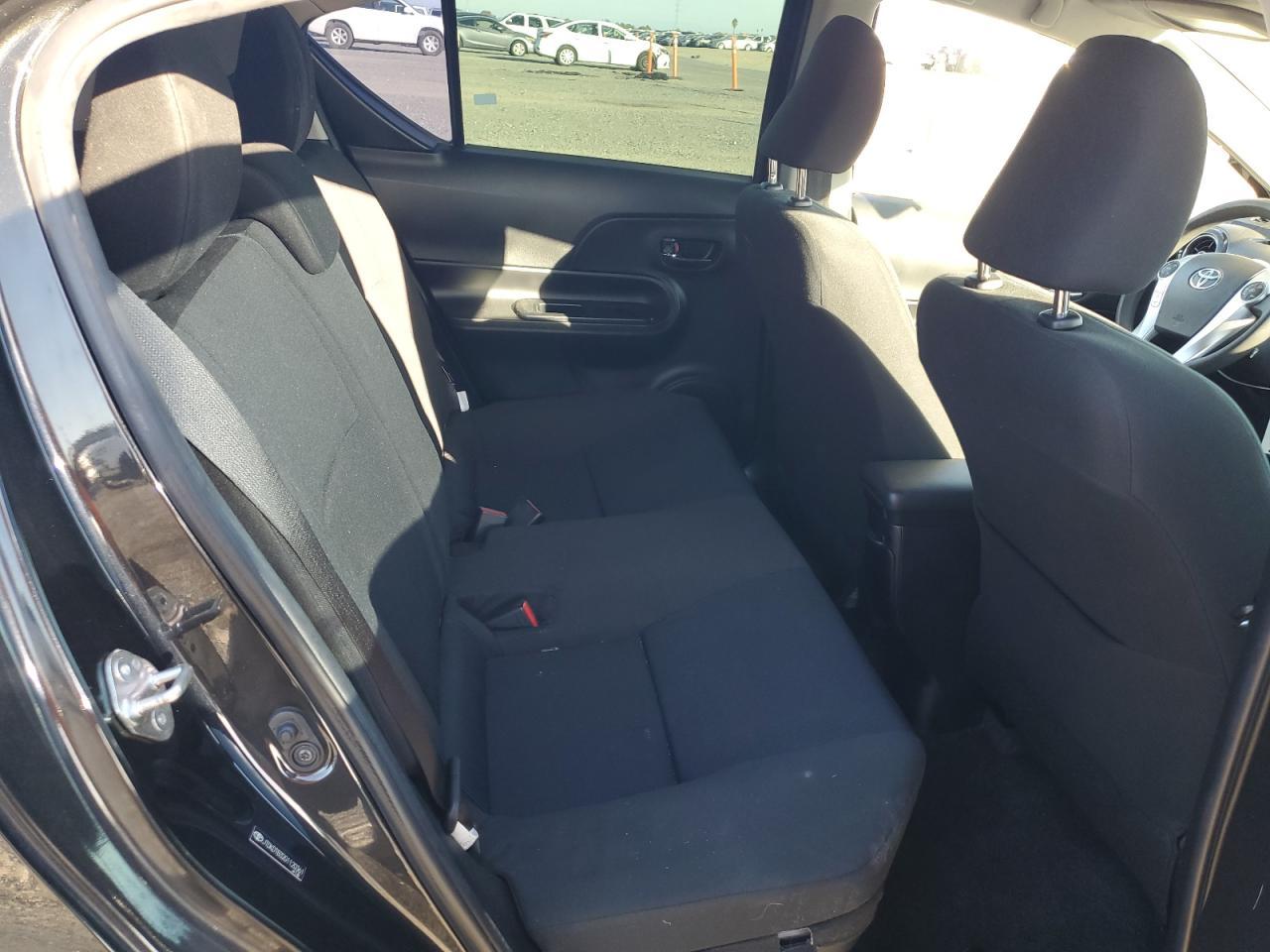 2016 TOYOTA Prius c