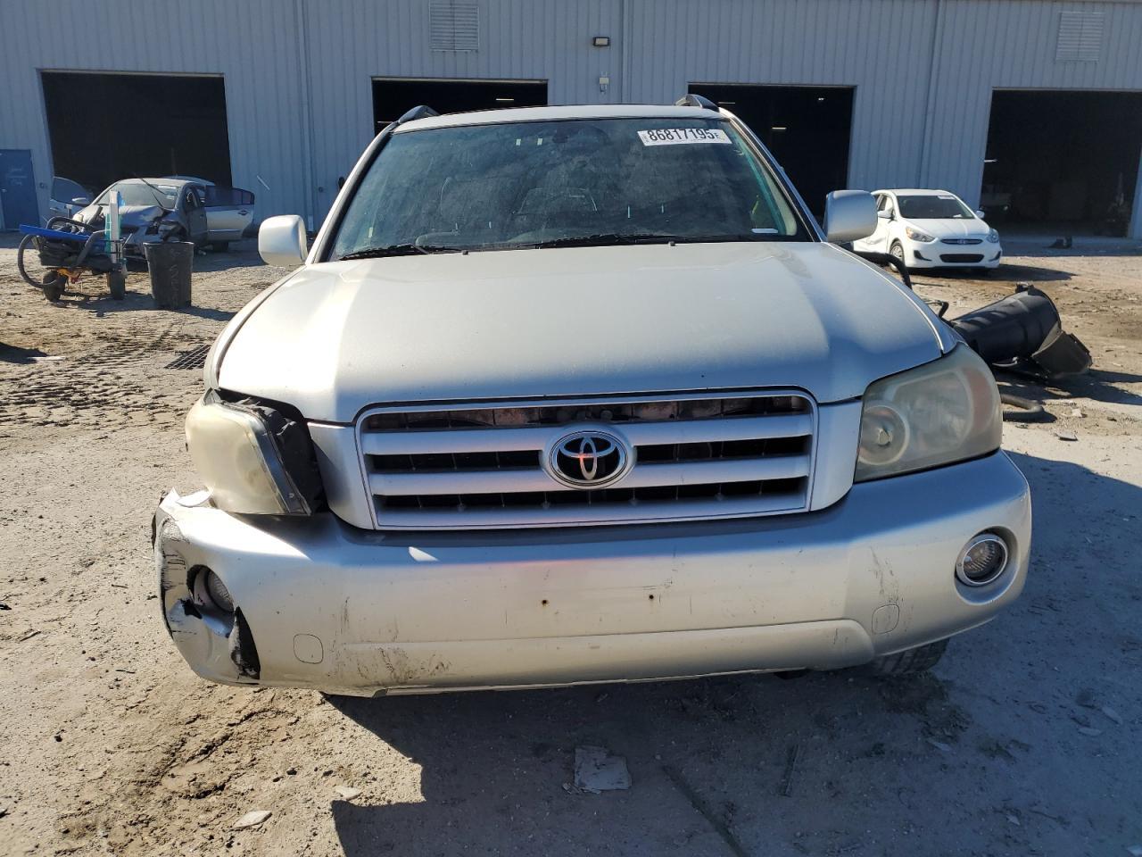 2004 TOYOTA HIGHLANDER