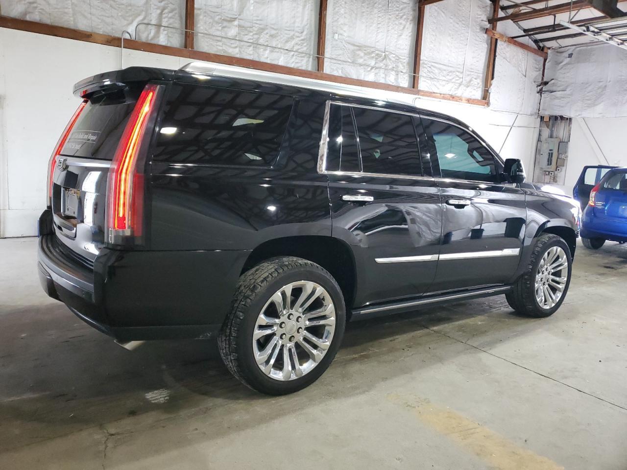2017 CADILLAC ESCALADE