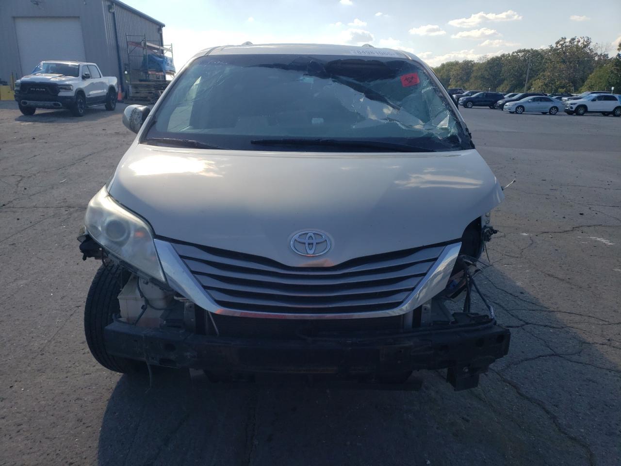 2015 TOYOTA SIENNA