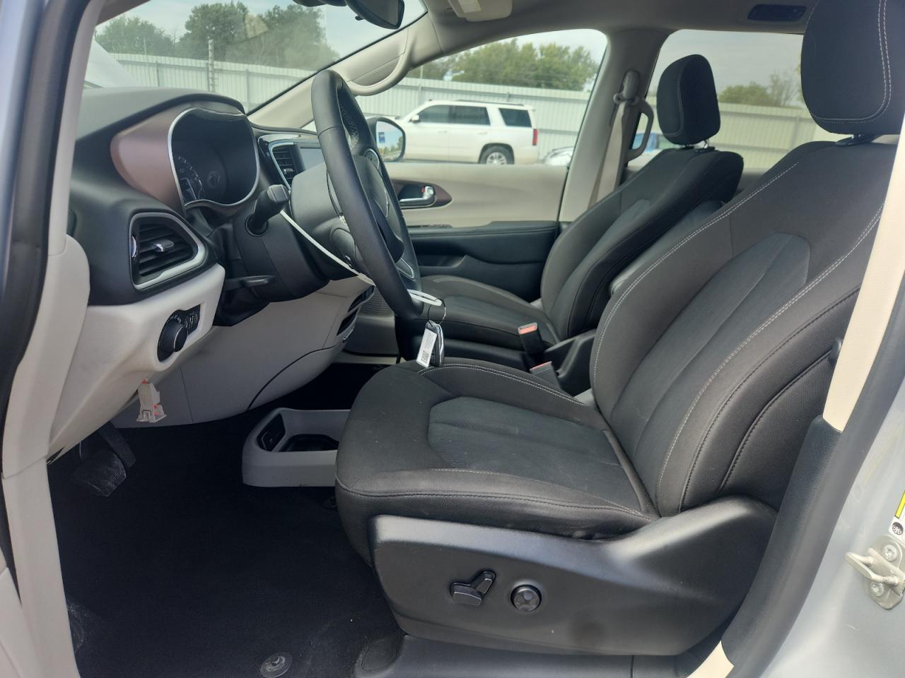 2023 CHRYSLER Voyager