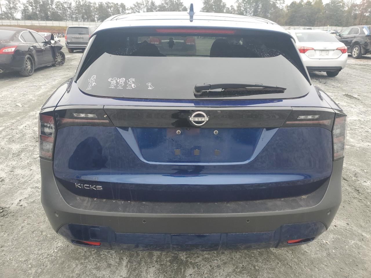 2025 NISSAN KICKS