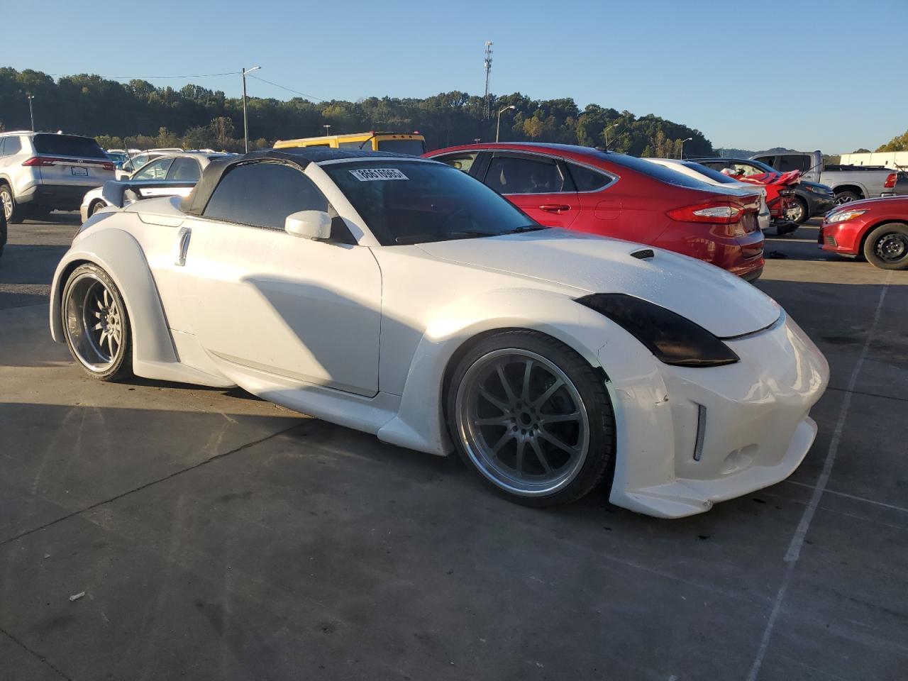 2005 NISSAN Z