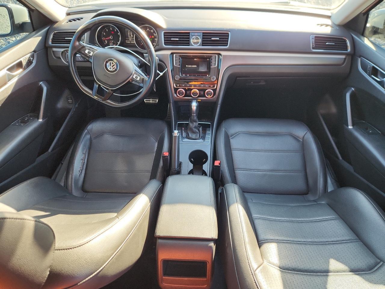 2017 VOLKSWAGEN Passat