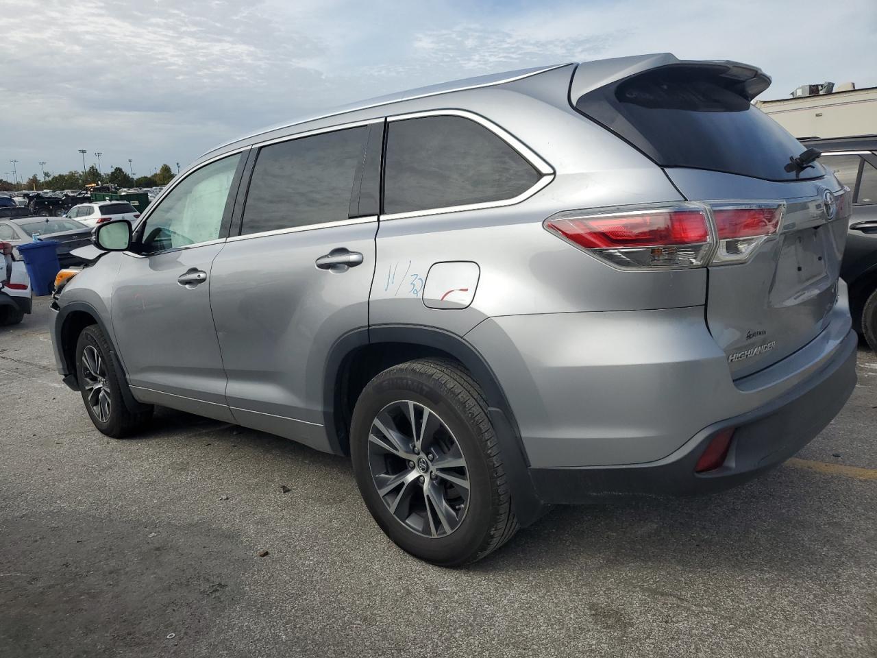2016 TOYOTA HIGHLANDER