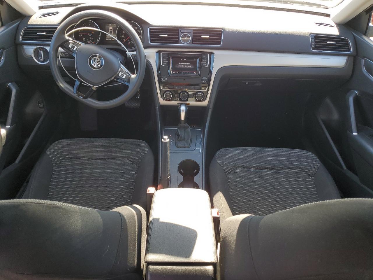 2016 VOLKSWAGEN Passat