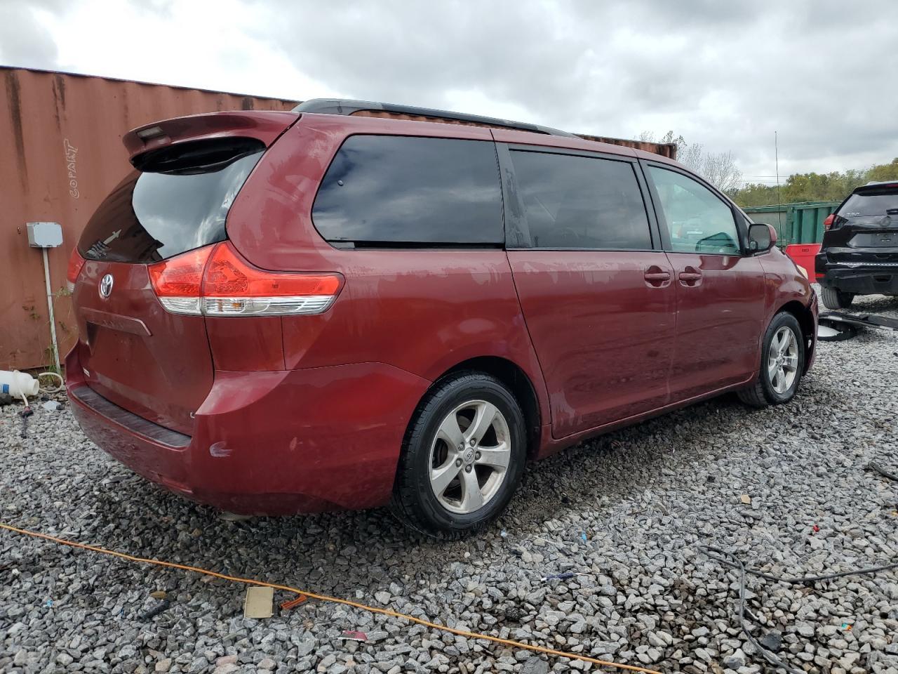 2013 TOYOTA SIENNA
