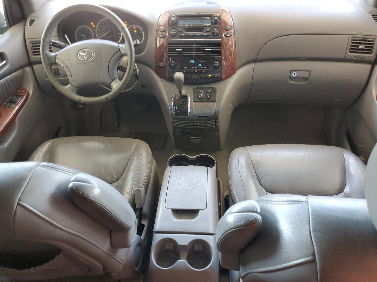 2004 TOYOTA SIENNA