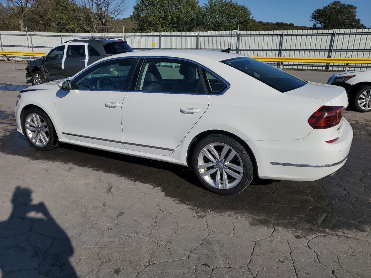 2017 VOLKSWAGEN Passat