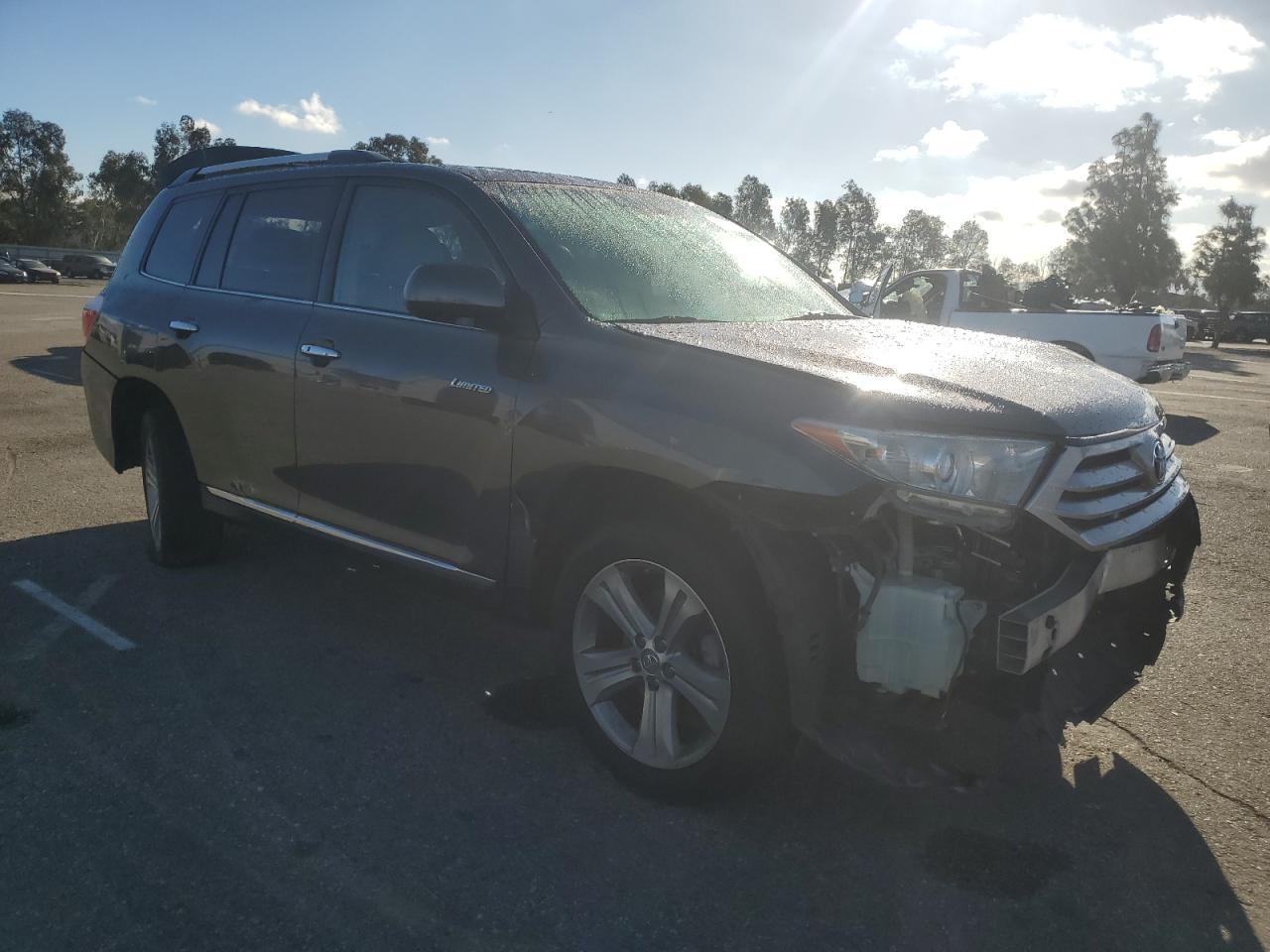2013 TOYOTA HIGHLANDER