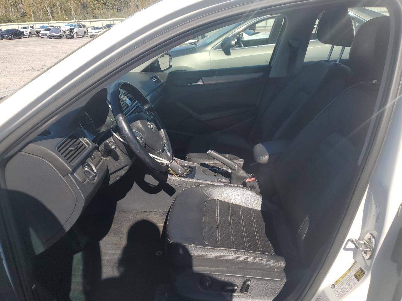 2015 VOLKSWAGEN Passat