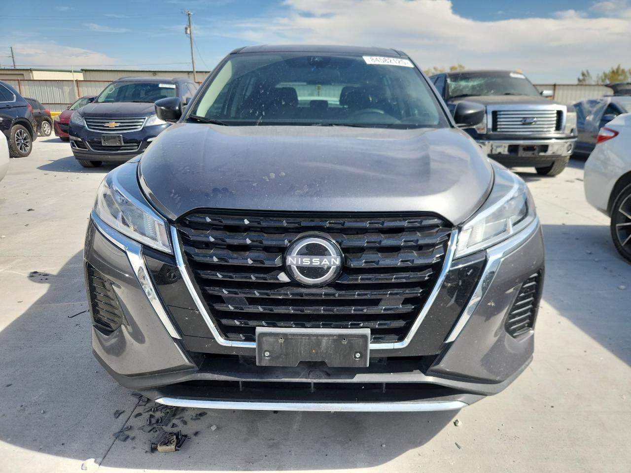 2024 NISSAN KICKS