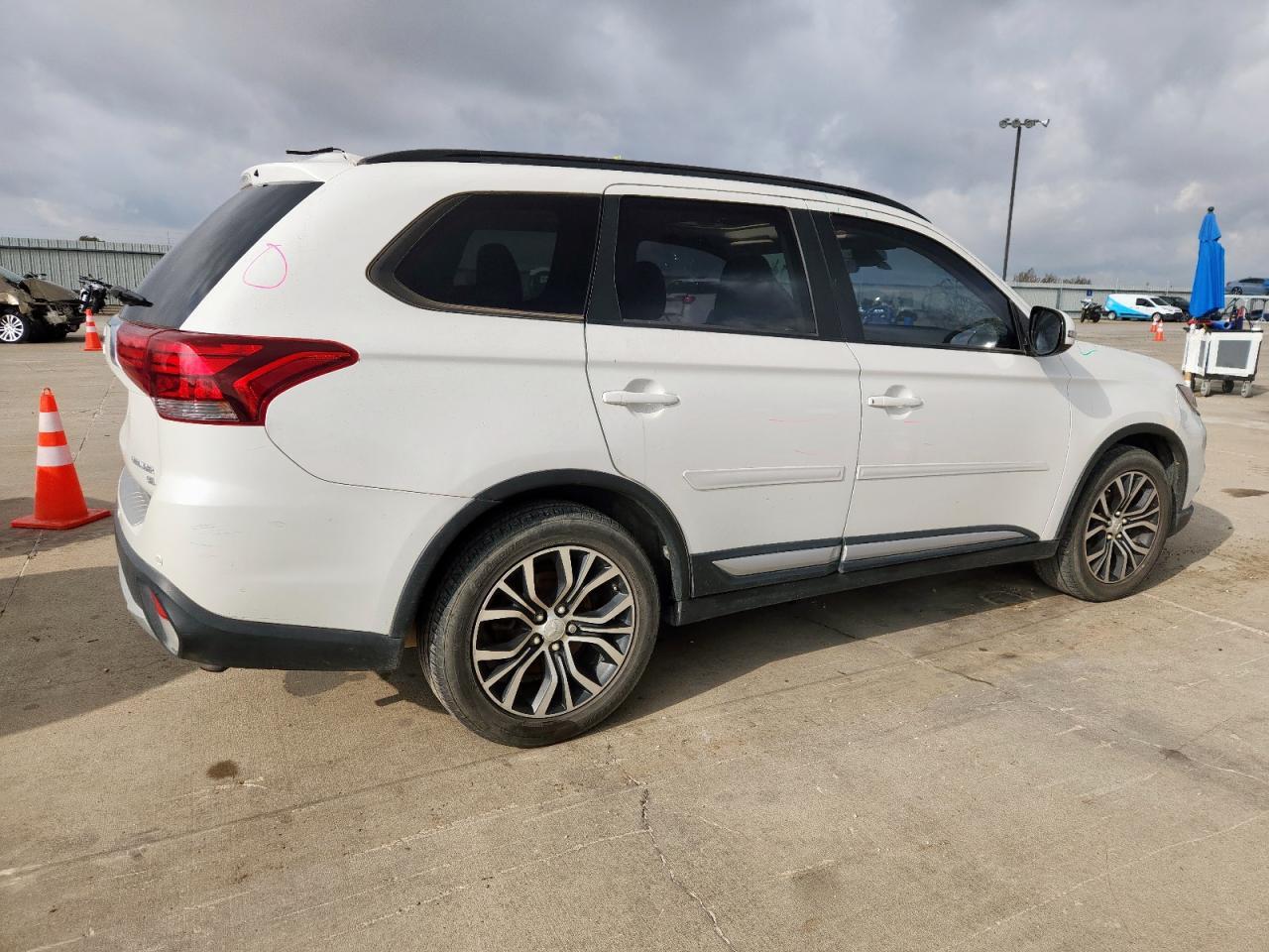 2016 MITSUBISHI outlander