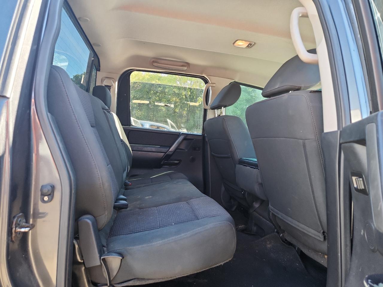 2011 NISSAN Titan