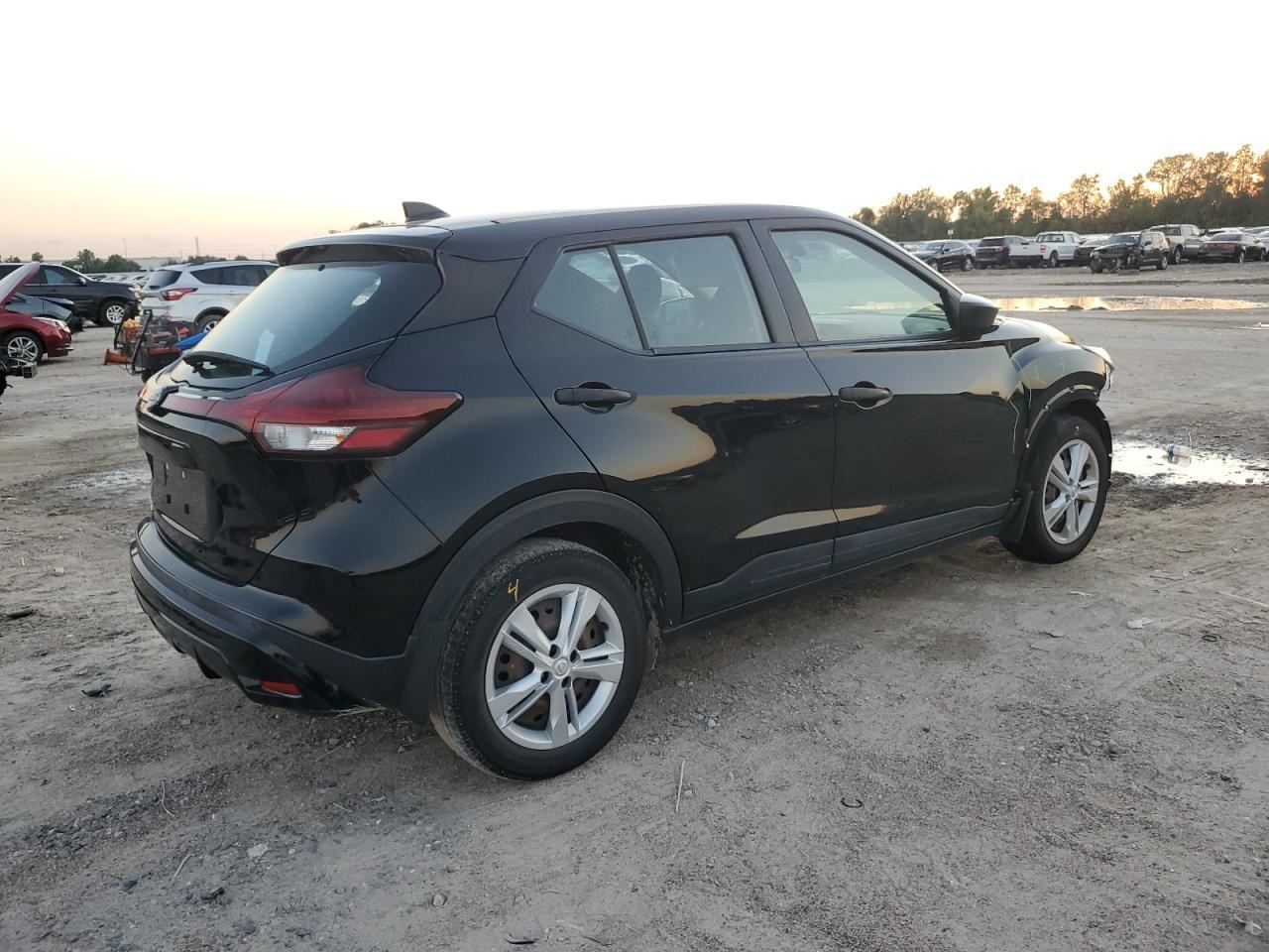2022 NISSAN KICKS