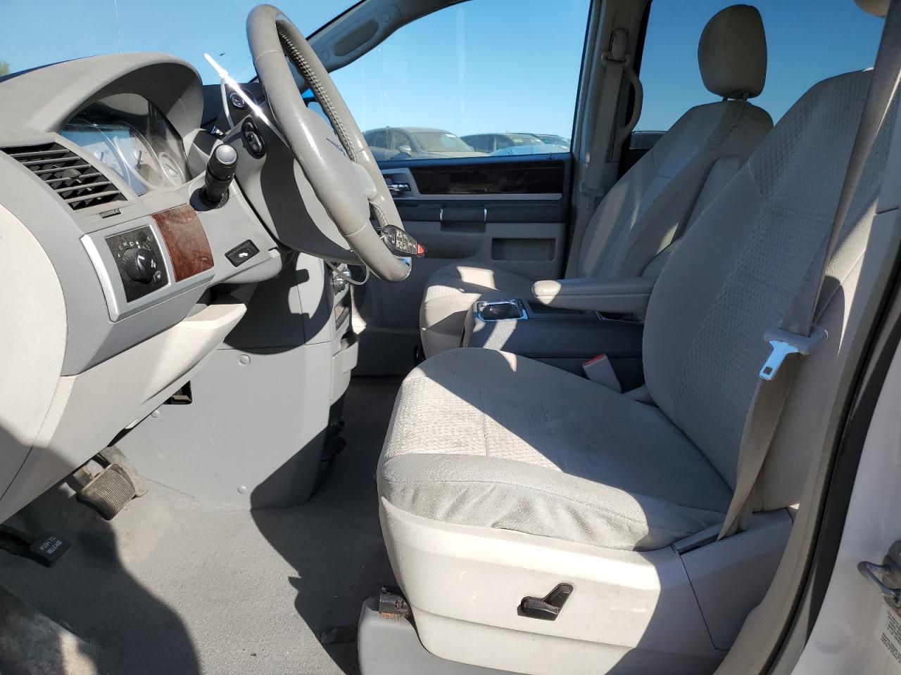 2010 CHRYSLER Town & Country