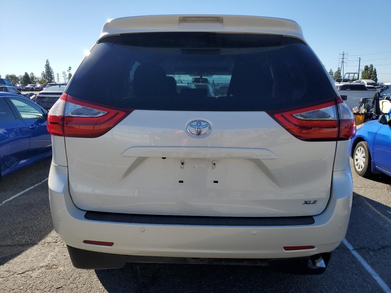 2017 TOYOTA SIENNA