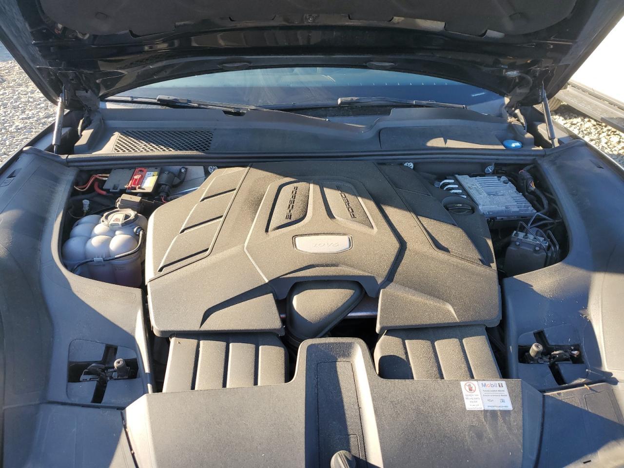 2020 PORSCHE CAYENNE