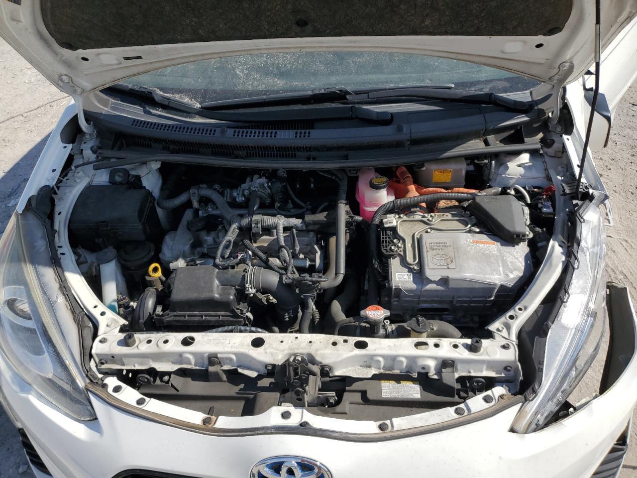 2016 TOYOTA Prius c
